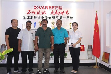 Betónový laserový nivelačný stroj vyvážaný do Indonézie